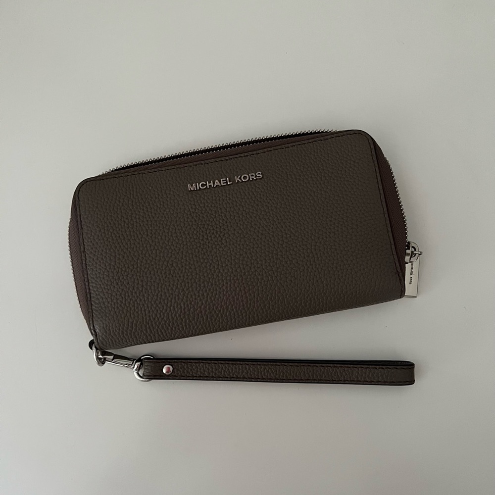 Micheal Kors Wristlet Wallet